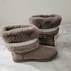 Juicy Couture Kursive Faux Fur Cuff Rhinestone detail Pull-On Ankle Boots  Size